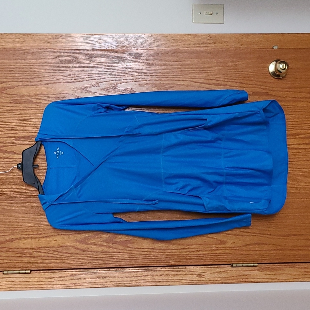 💥MARKDOWN💥Athleta XS blue hooded long sleeve cover/sweater